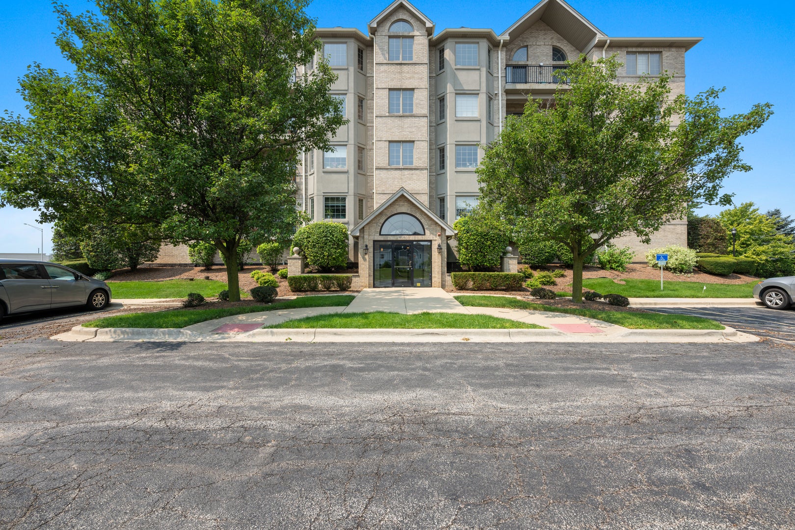 8515 Woodward Avenue 303 — photo