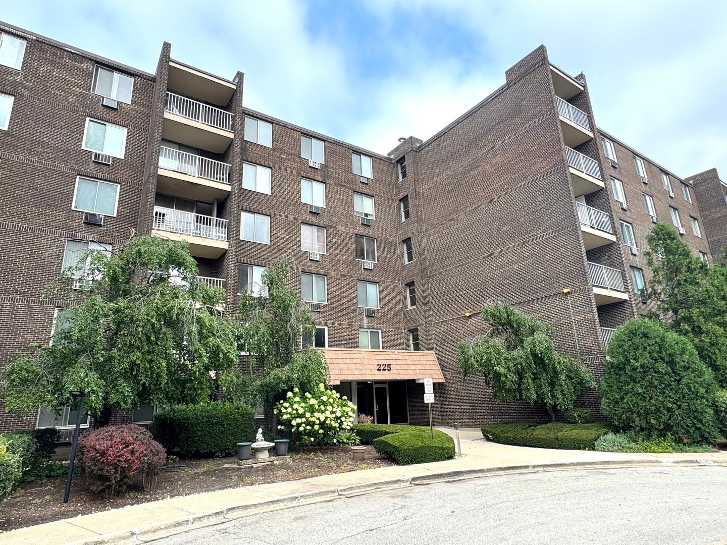 225 S Rohlwing Road 618 — photo