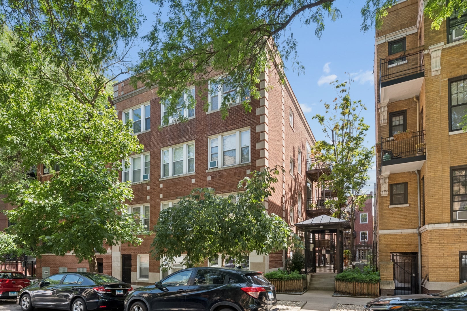 715 W Barry Avenue 5B — photo