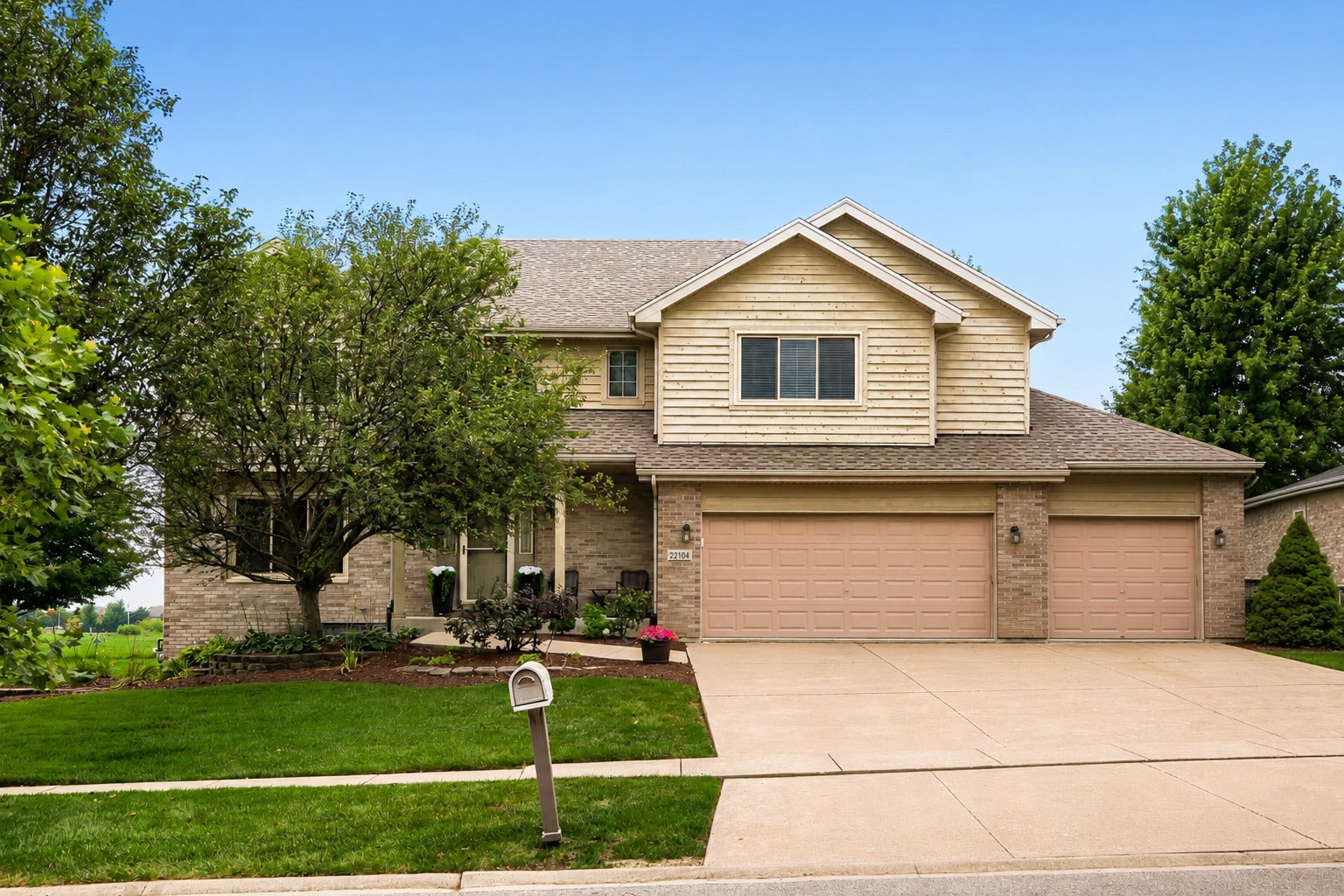 22104 Pembrook Drive — photo