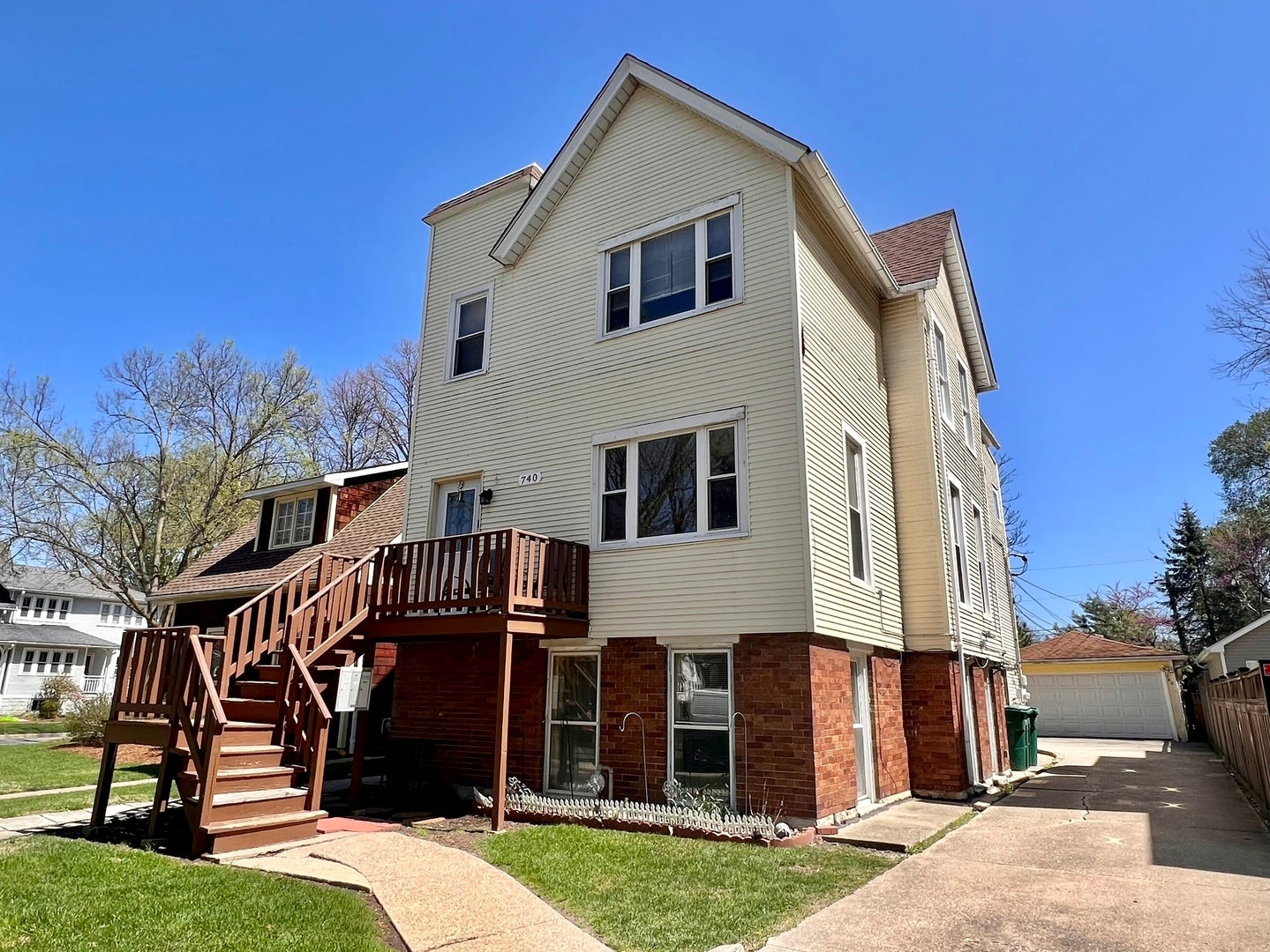 740 Belleforte Avenue 1 — photo