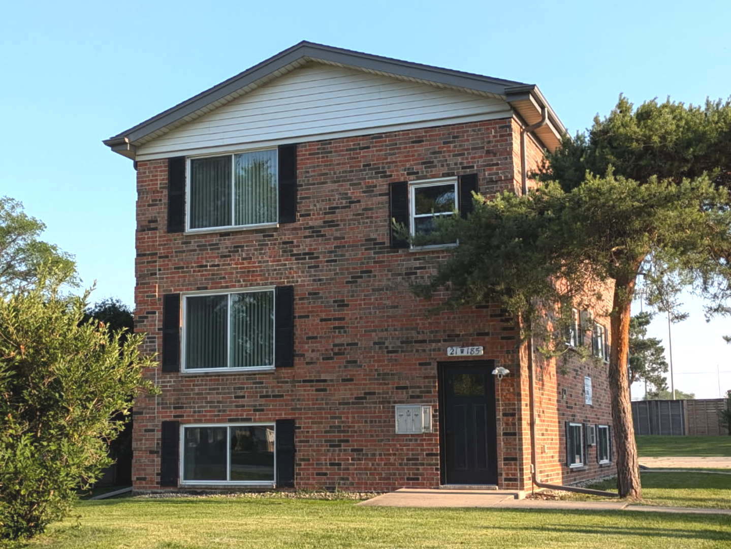 21W185 Tee Lane B — photo
