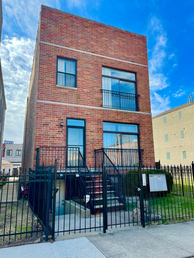 469 E Bowen Avenue 1 — photo