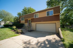 1302 Oxford Lane — photo