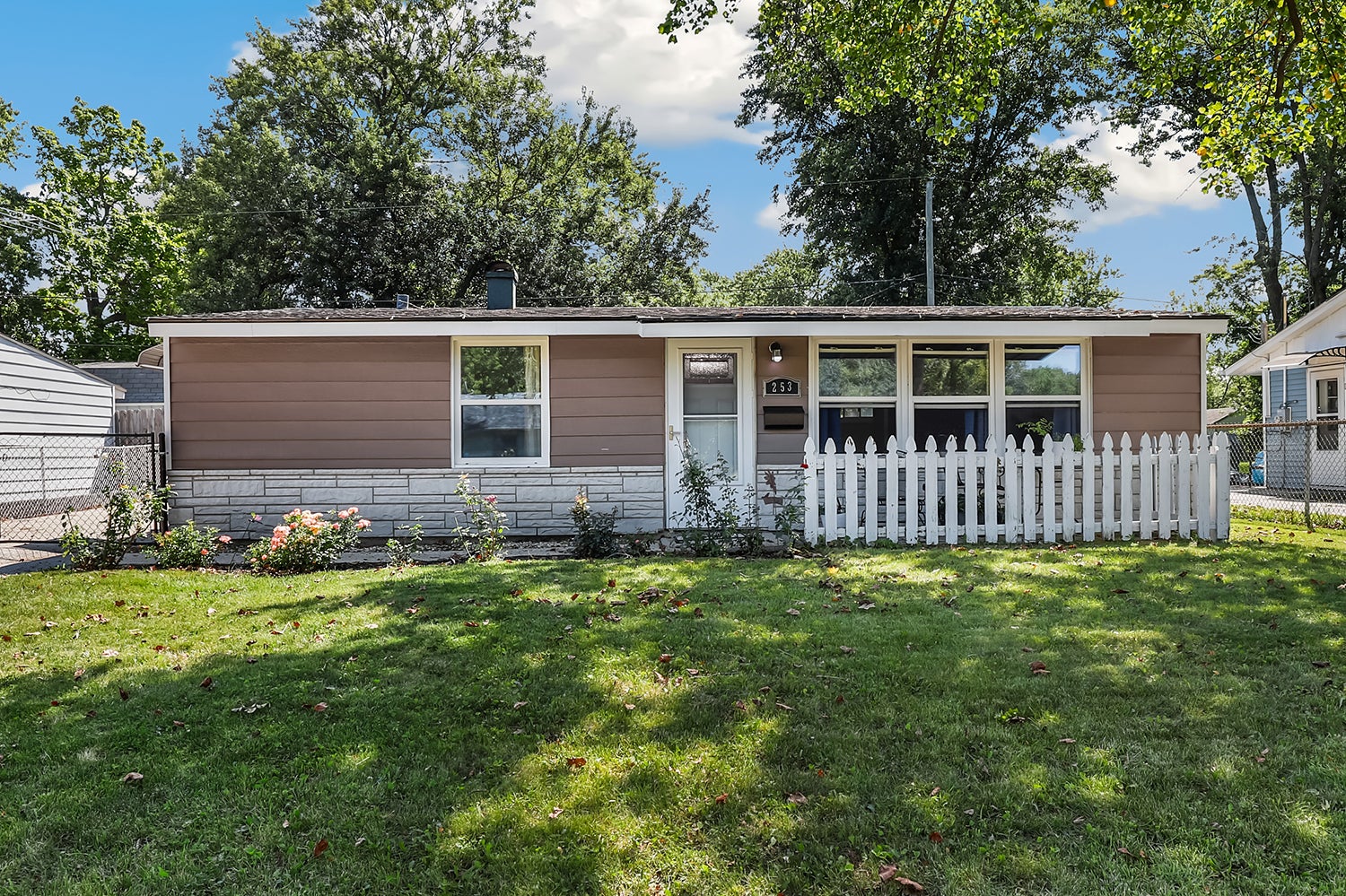 253 Tiverton Lane — photo
