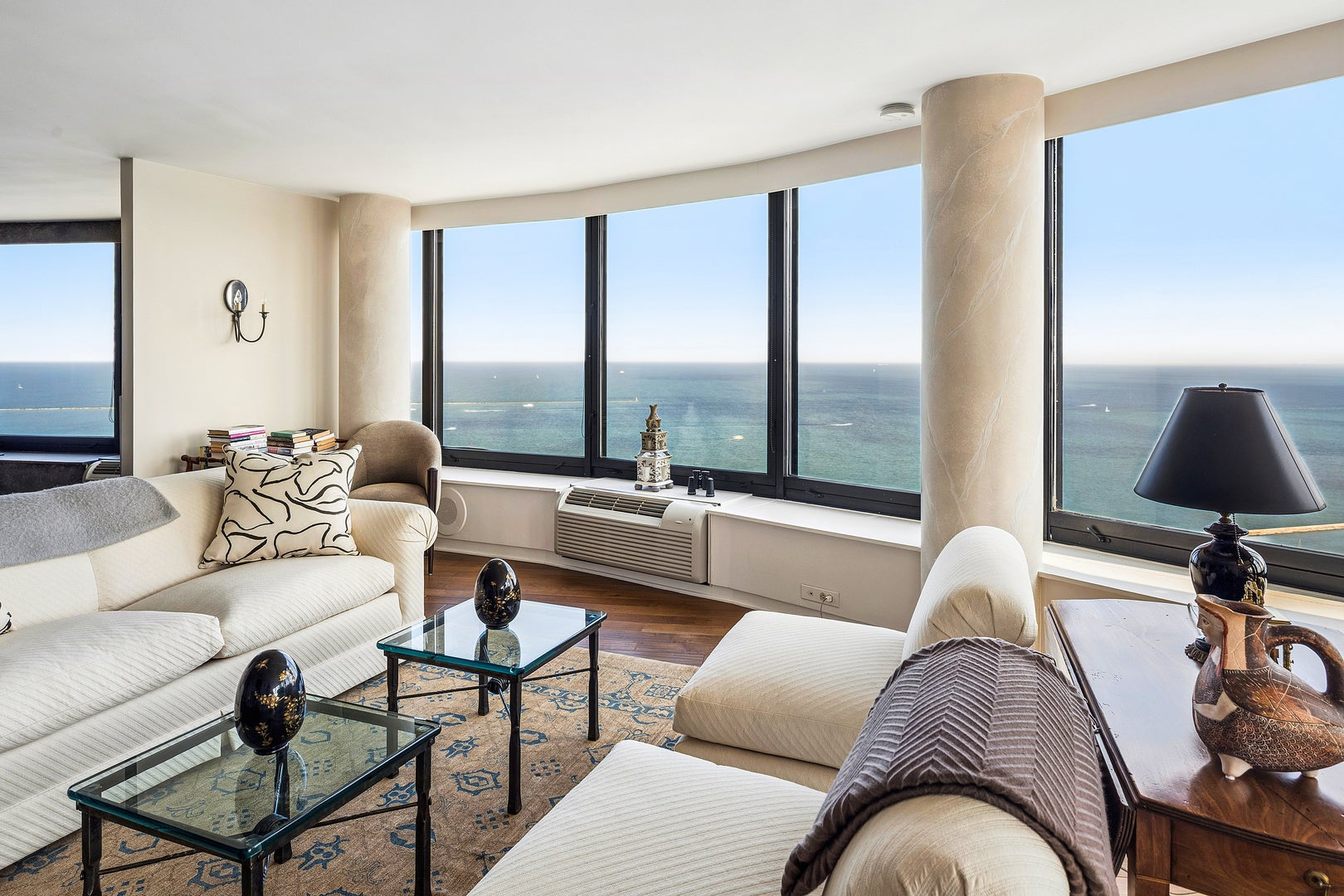 Home in Chicago, IL 60601 — photo 3
