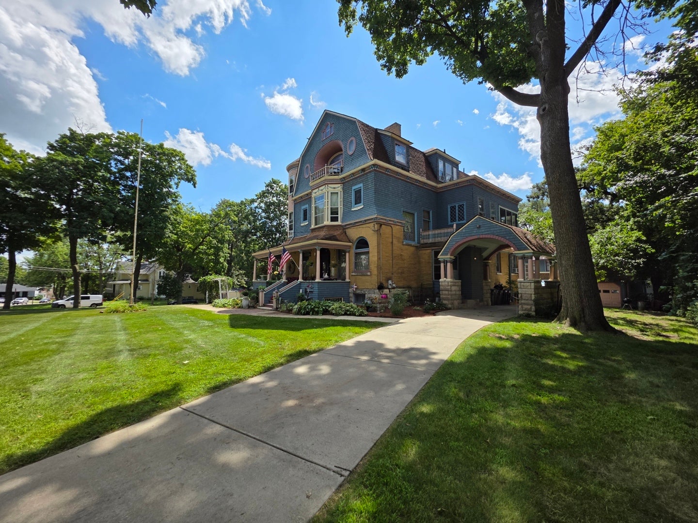 705 W Highland Avenue — photo