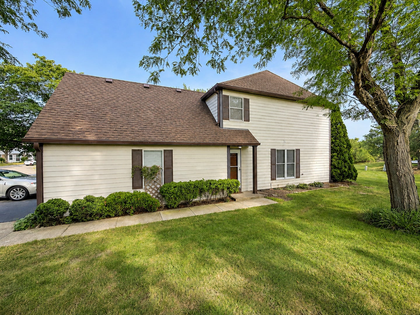 2615 Oakshire Court — photo