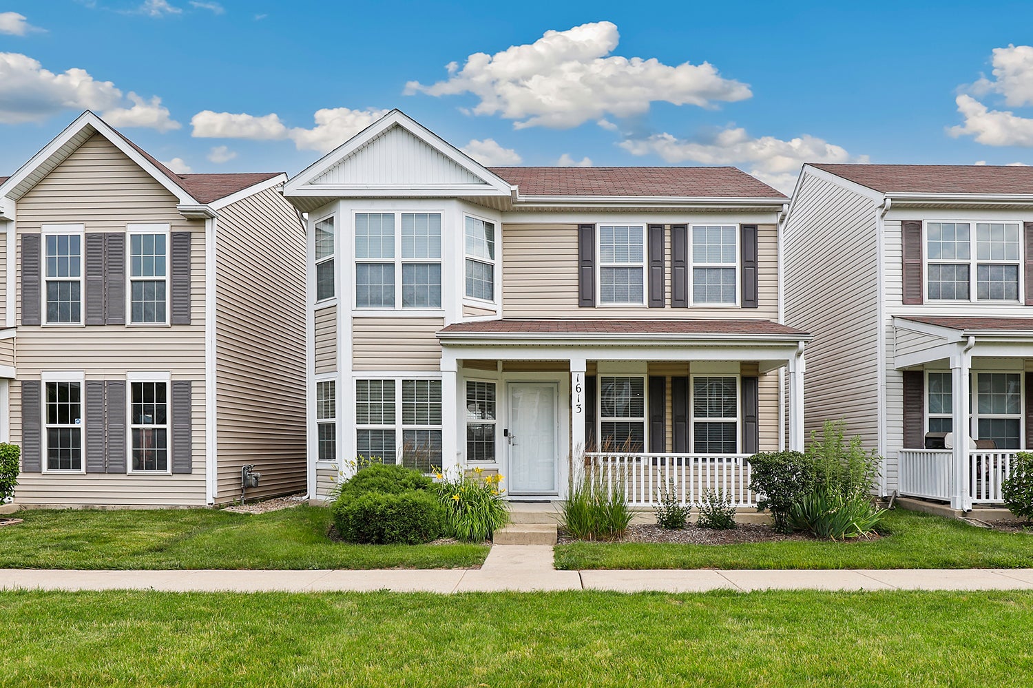 1613 Victoria Park Circle — photo