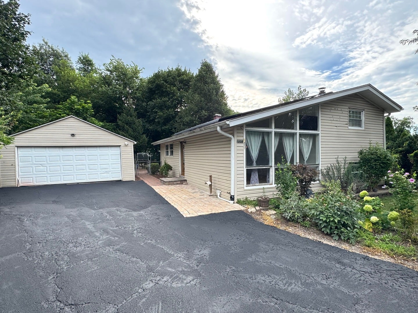 1008 Adams Court — photo