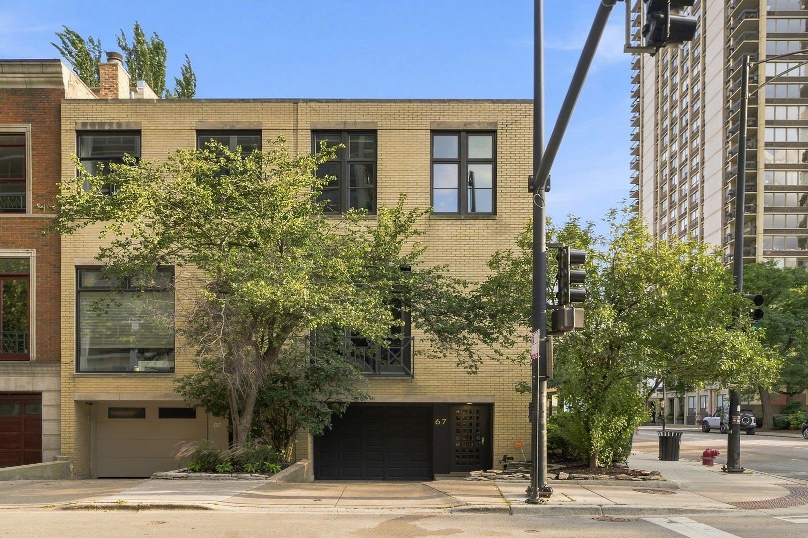 67 W Schiller Street — photo