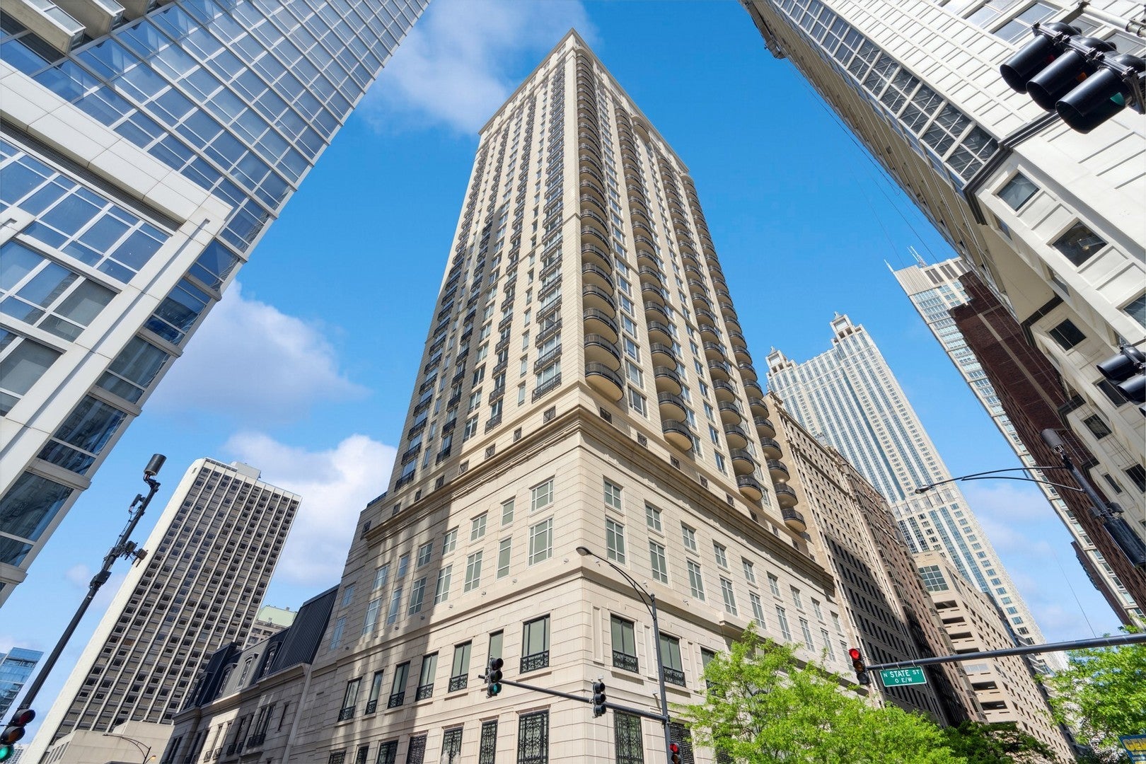 10 E Delaware Place 29E — photo
