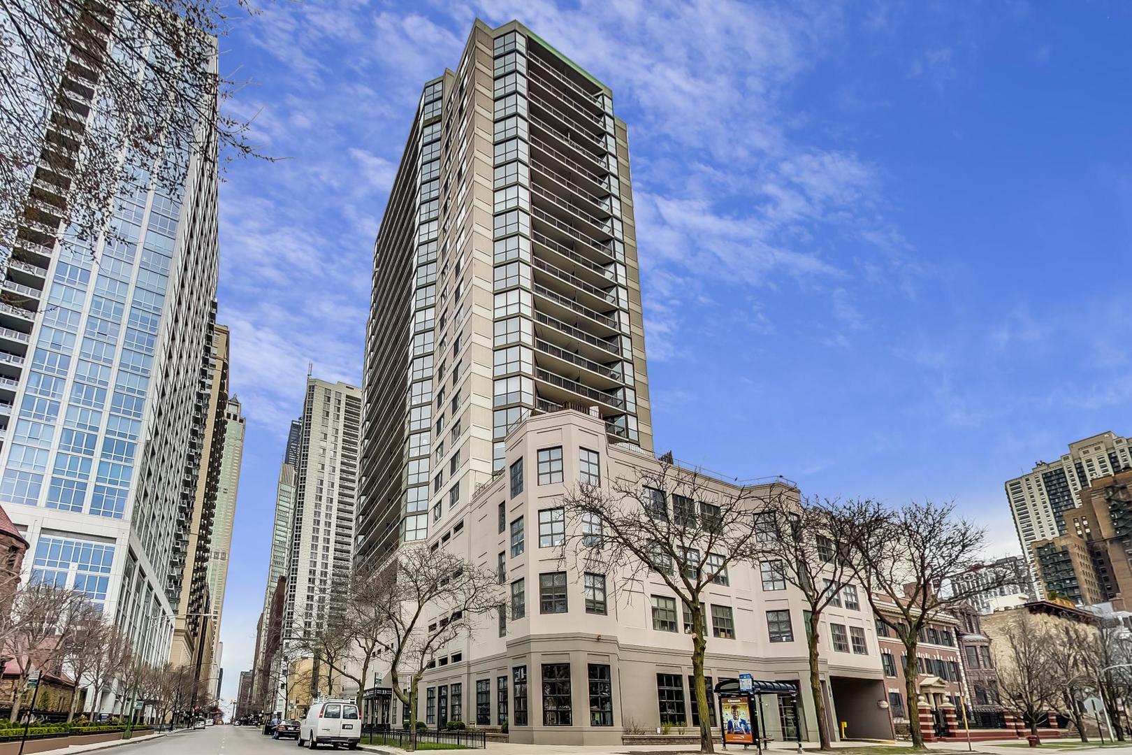33 W Delaware Place 13a — photo