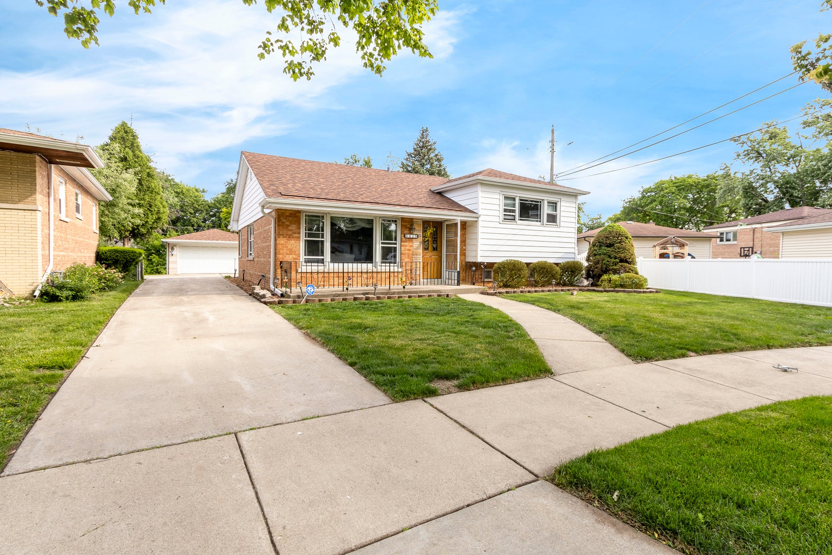 5425 Drury Lane — photo