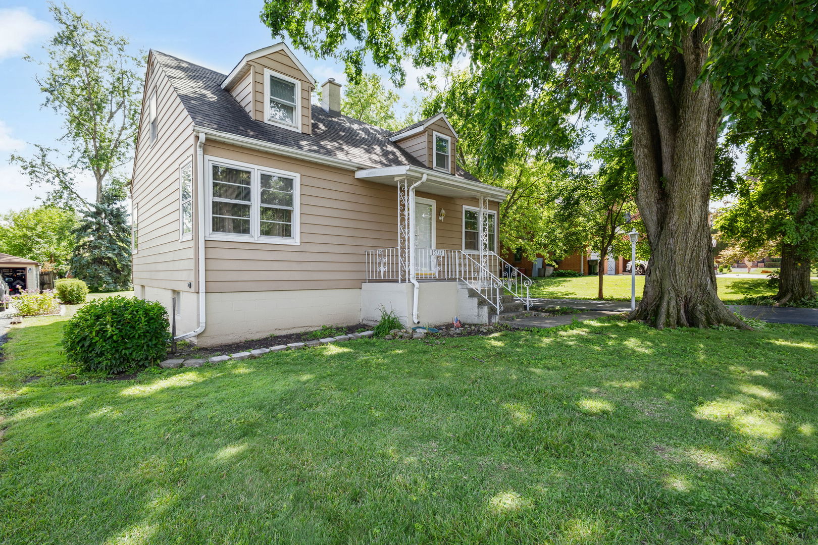Home in Oak Forest, IL 60452 — photo 2