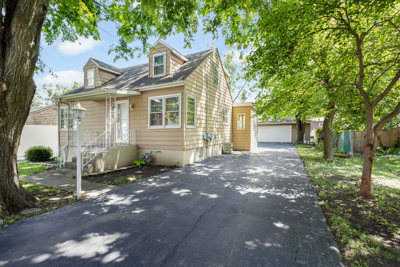 Home in Oak Forest, IL 60452 — photo 3
