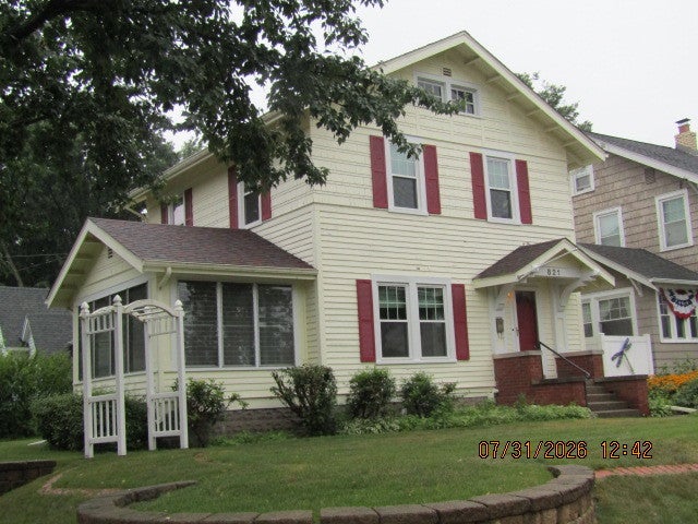 821 Grand Court — photo