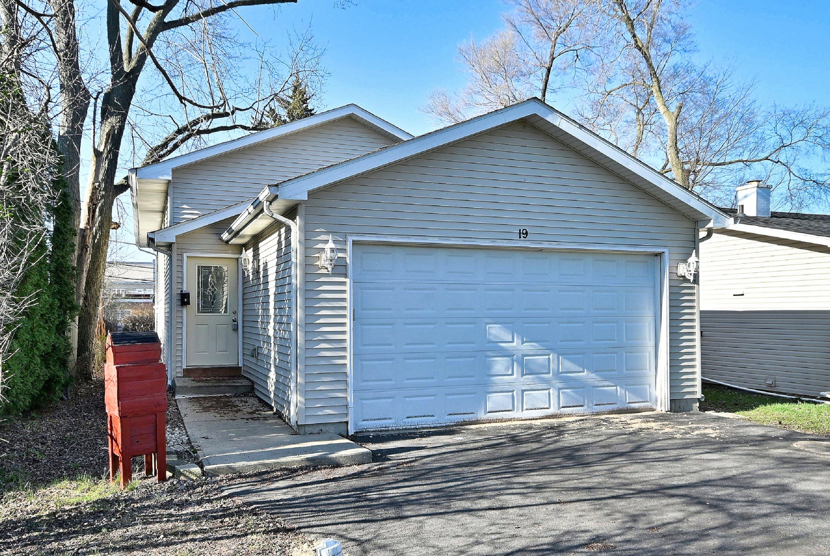 19 E Pineview Drive — photo