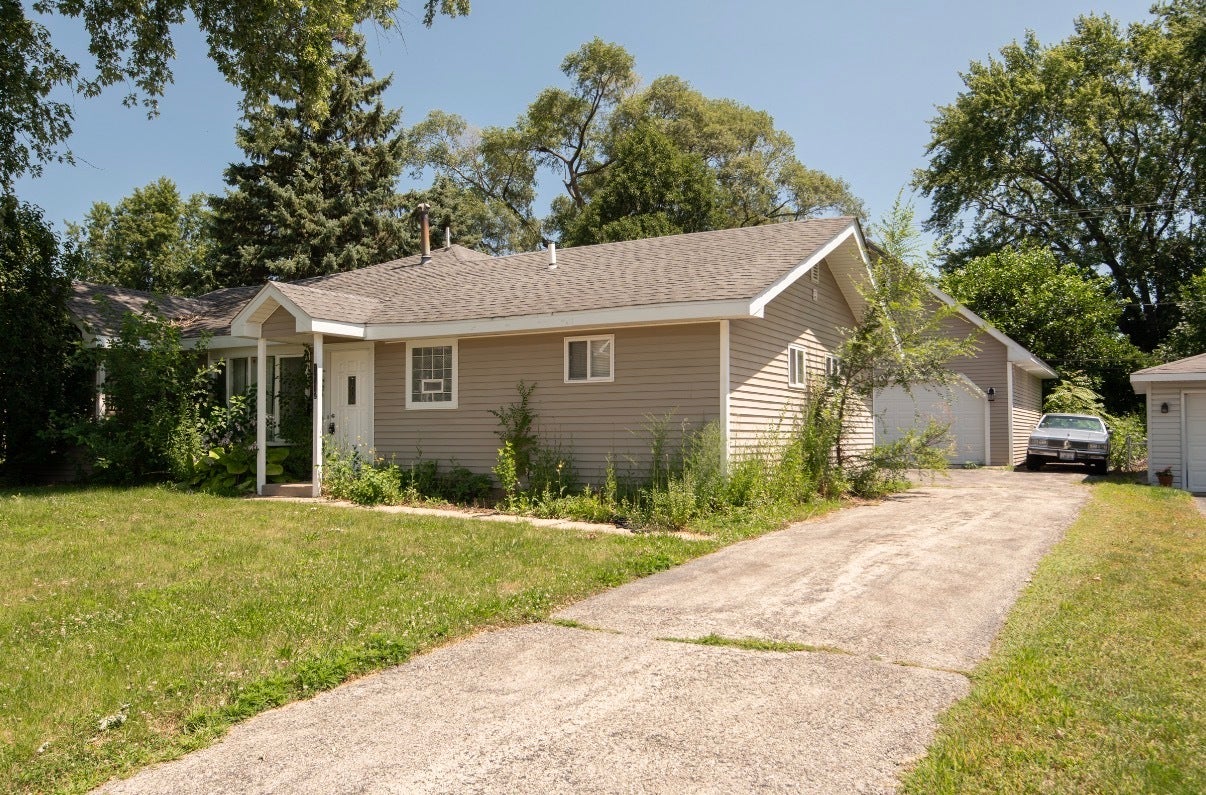 1612 Burry Circle Drive — photo