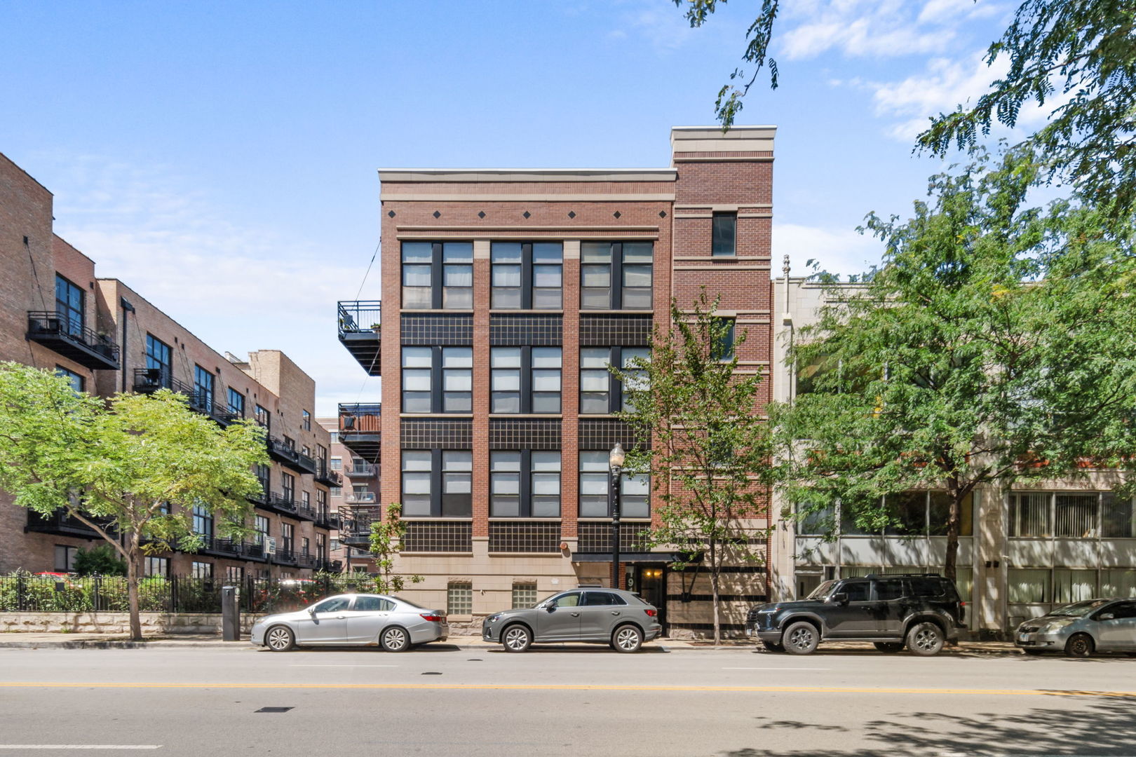 1910 S Michigan Avenue 307 — photo