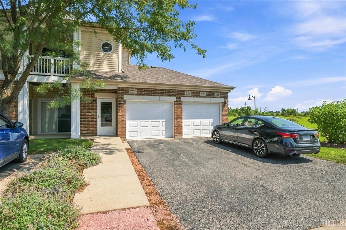 Home in Oswego, IL 60543 — photo 2