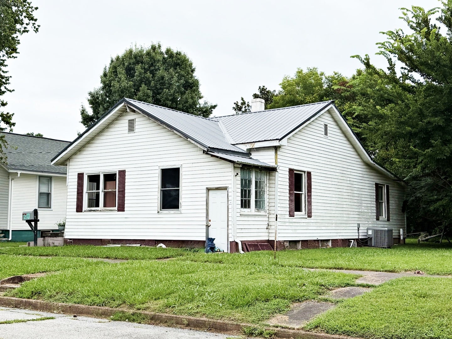 213 E 9th St Street — photo
