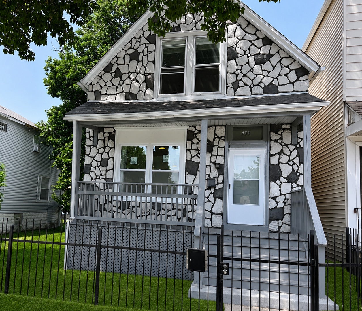 706 W 81st Street — photo