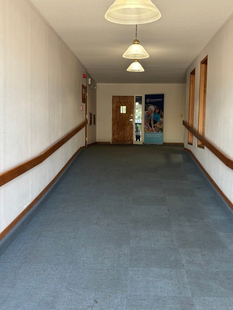 Home in Clinton, IA 52732 — photo 3