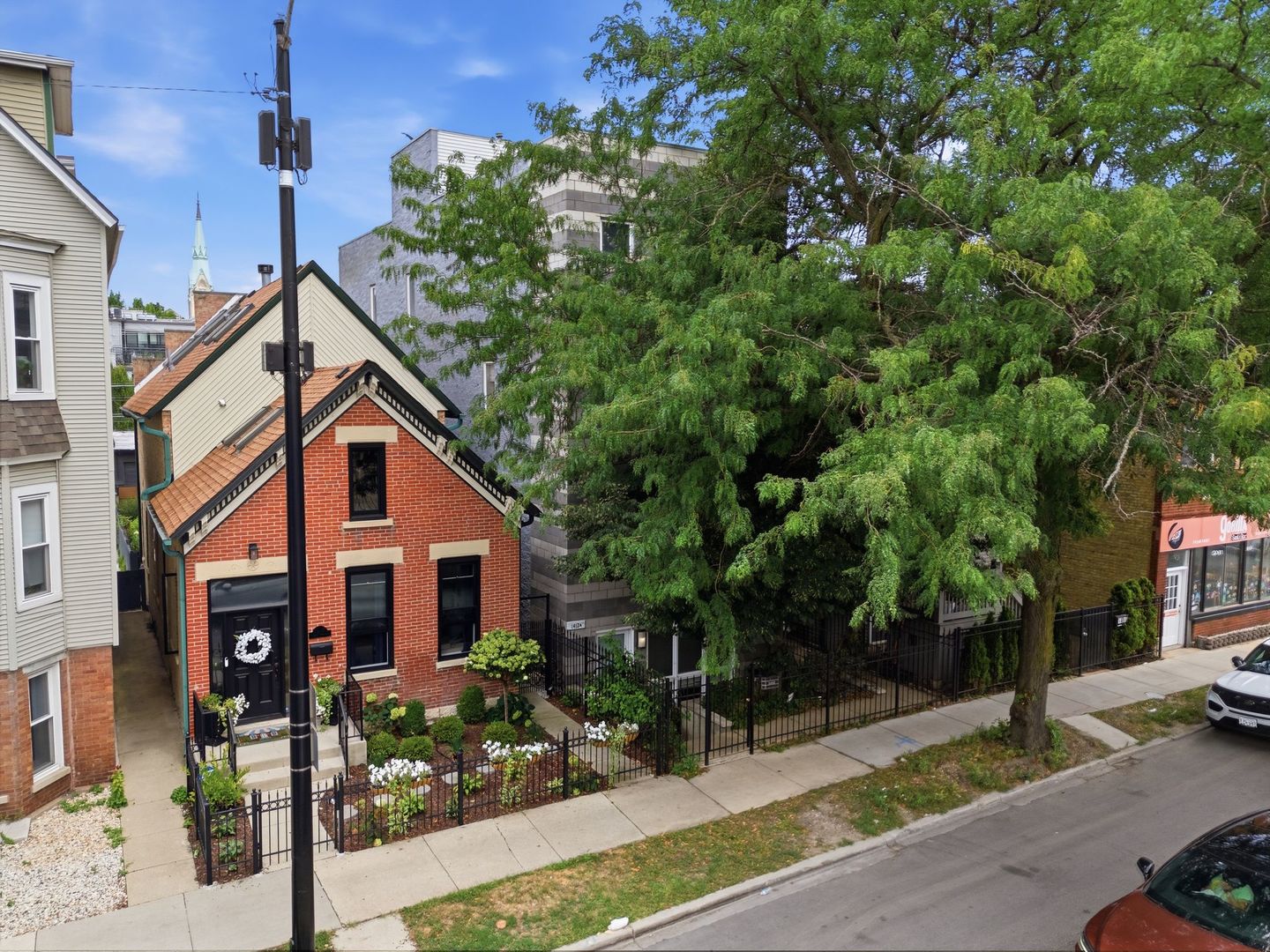 1412 W Diversey Parkway B — photo