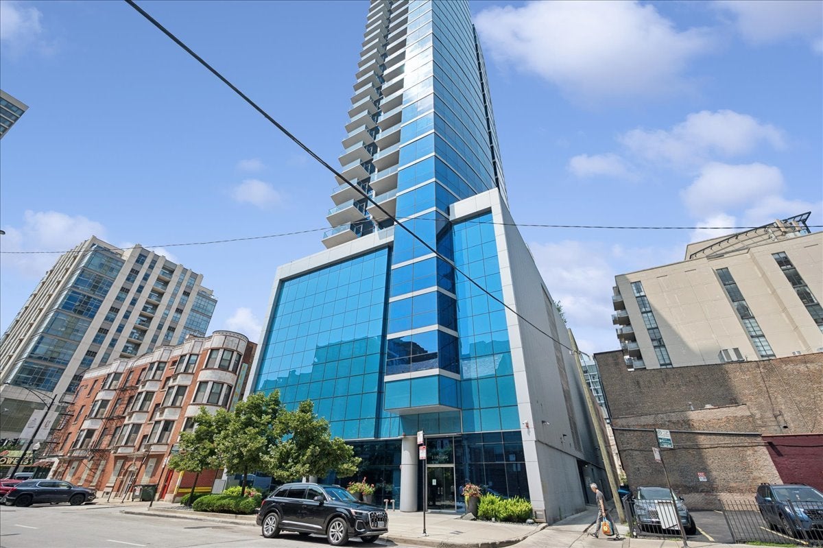 110 W Superior Street 1003 — photo