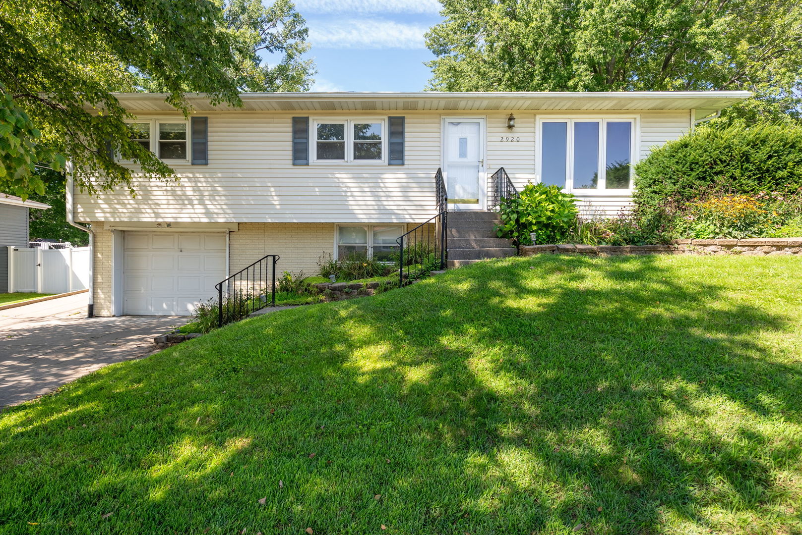 2920 Cambridge Drive — photo