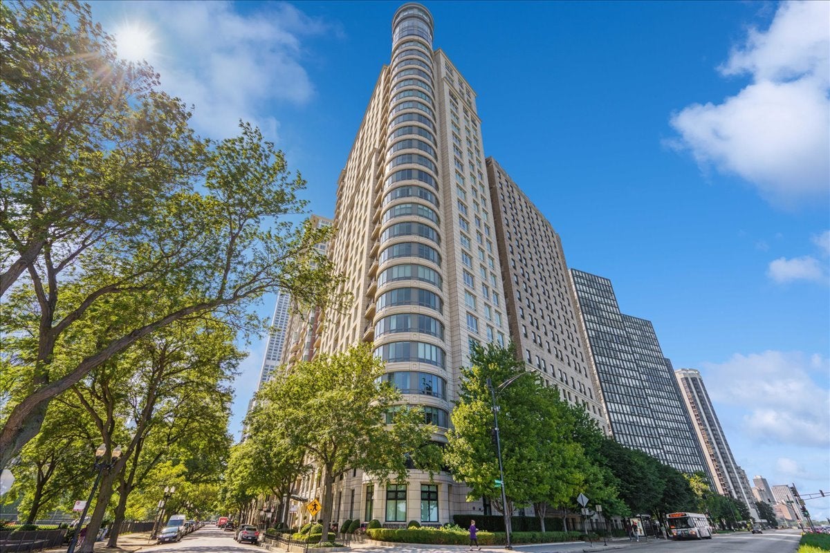 840 N Lake Shore Drive 1803 — photo