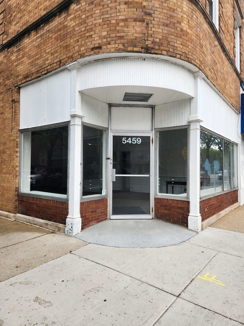 5459 N Broadway Street — photo