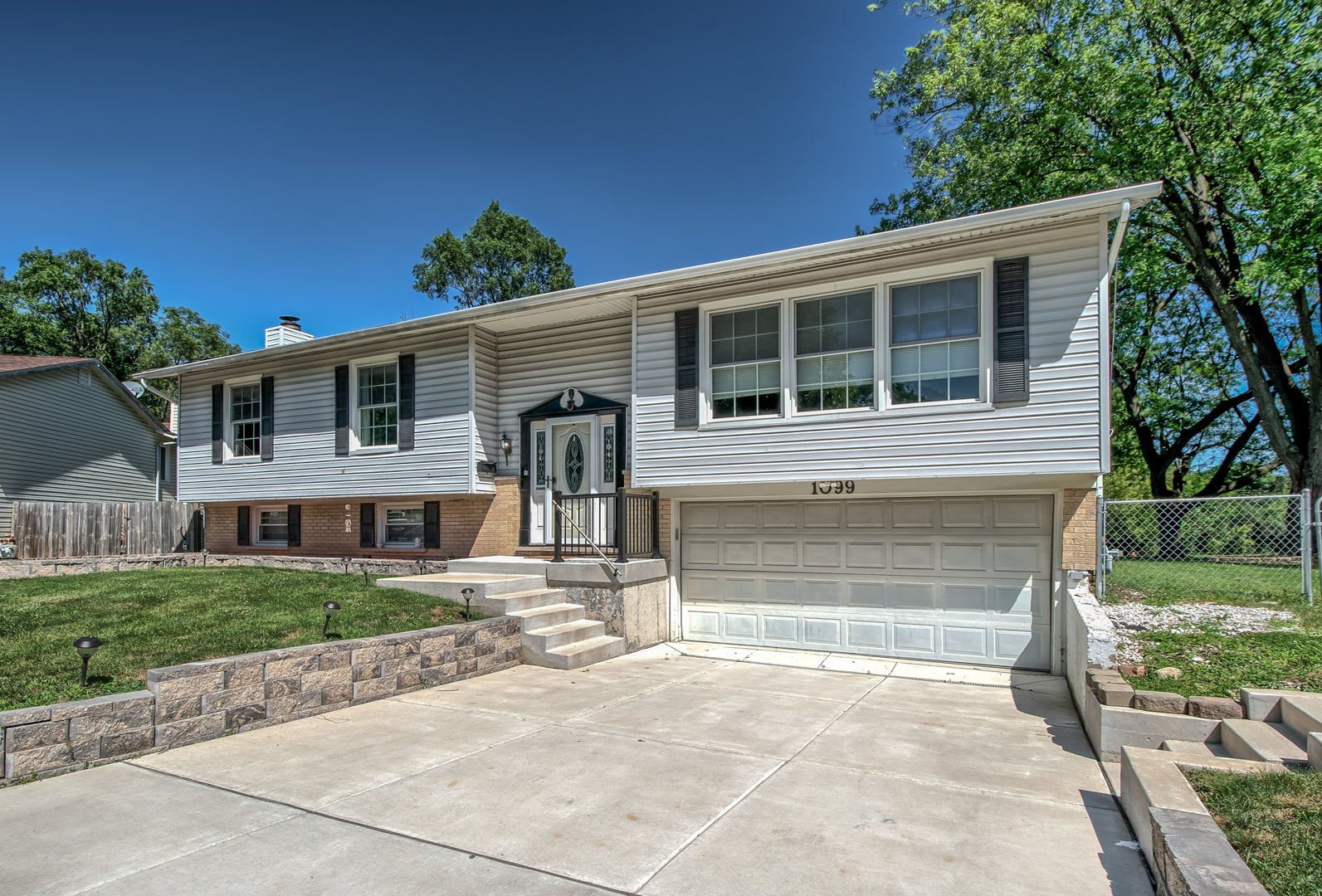 1099 Stratford Lane — photo