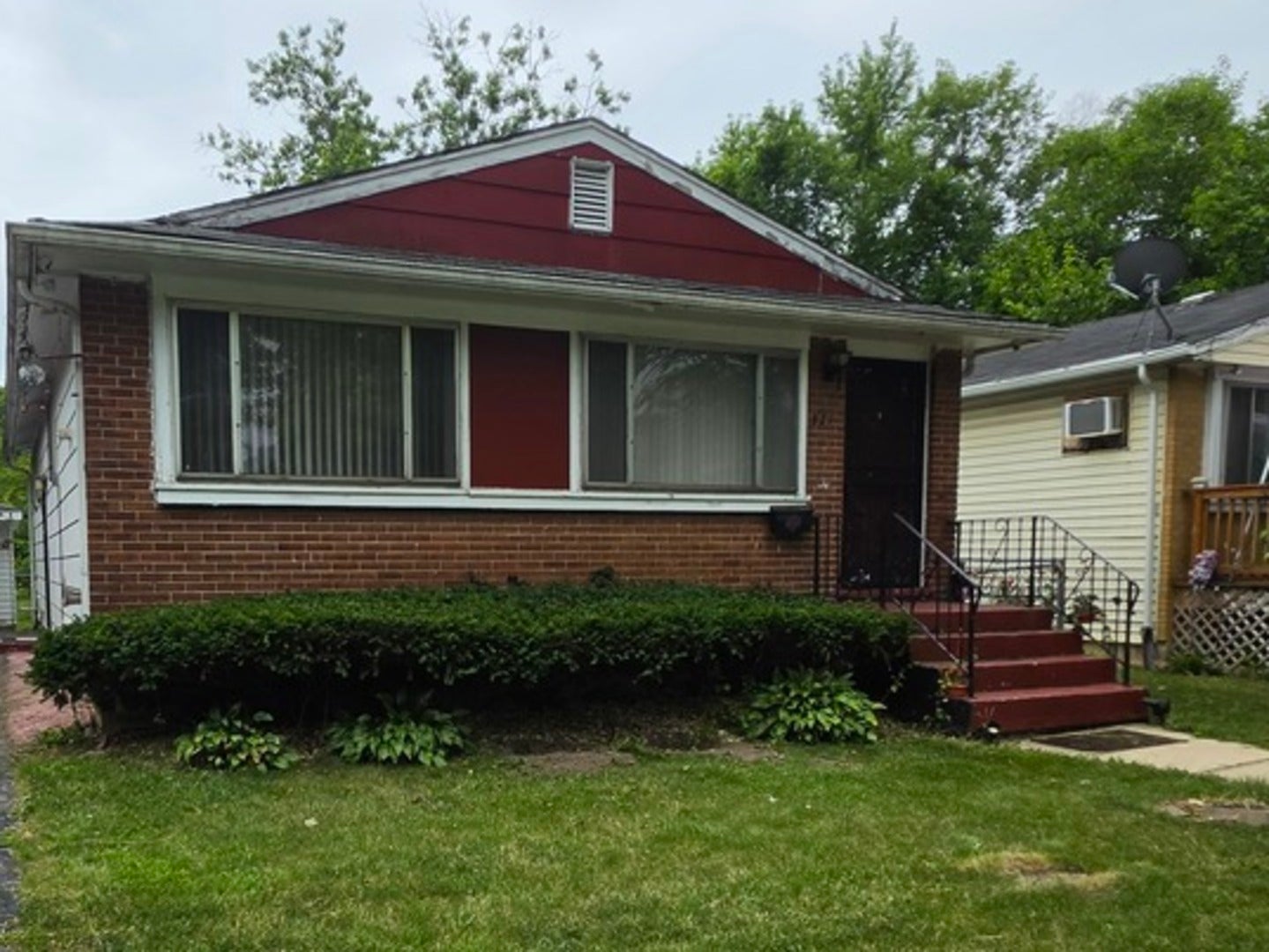 821 E 10th Place — photo