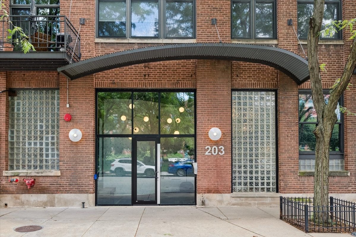 203 S Sangamon Street 308 — photo