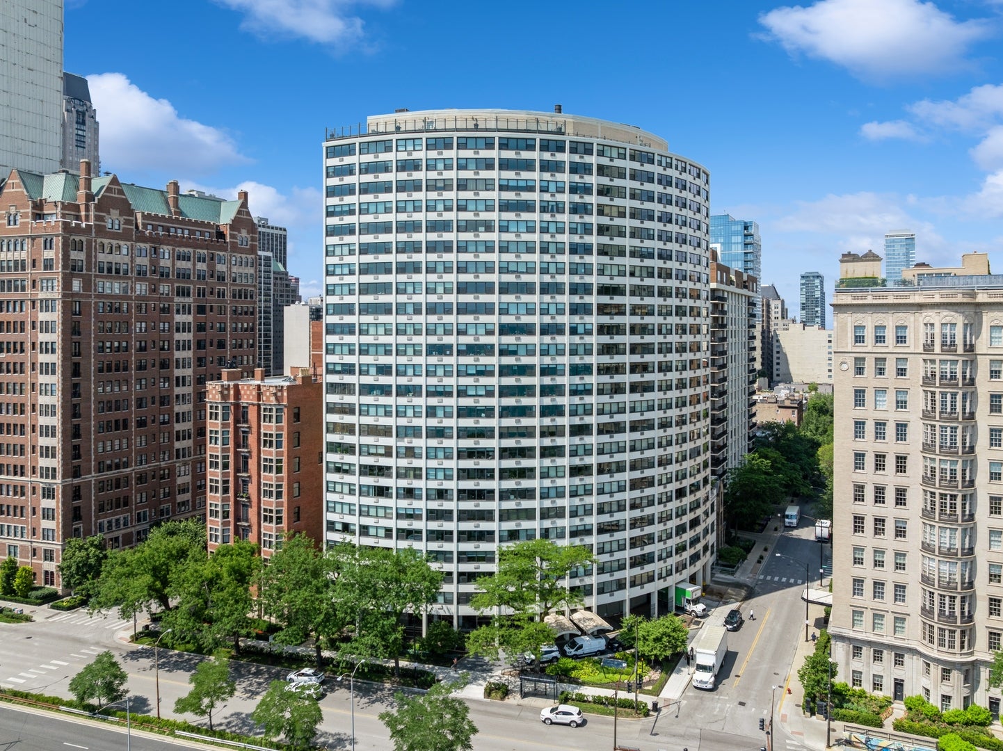 1150 N Lake Shore Drive 21F — photo