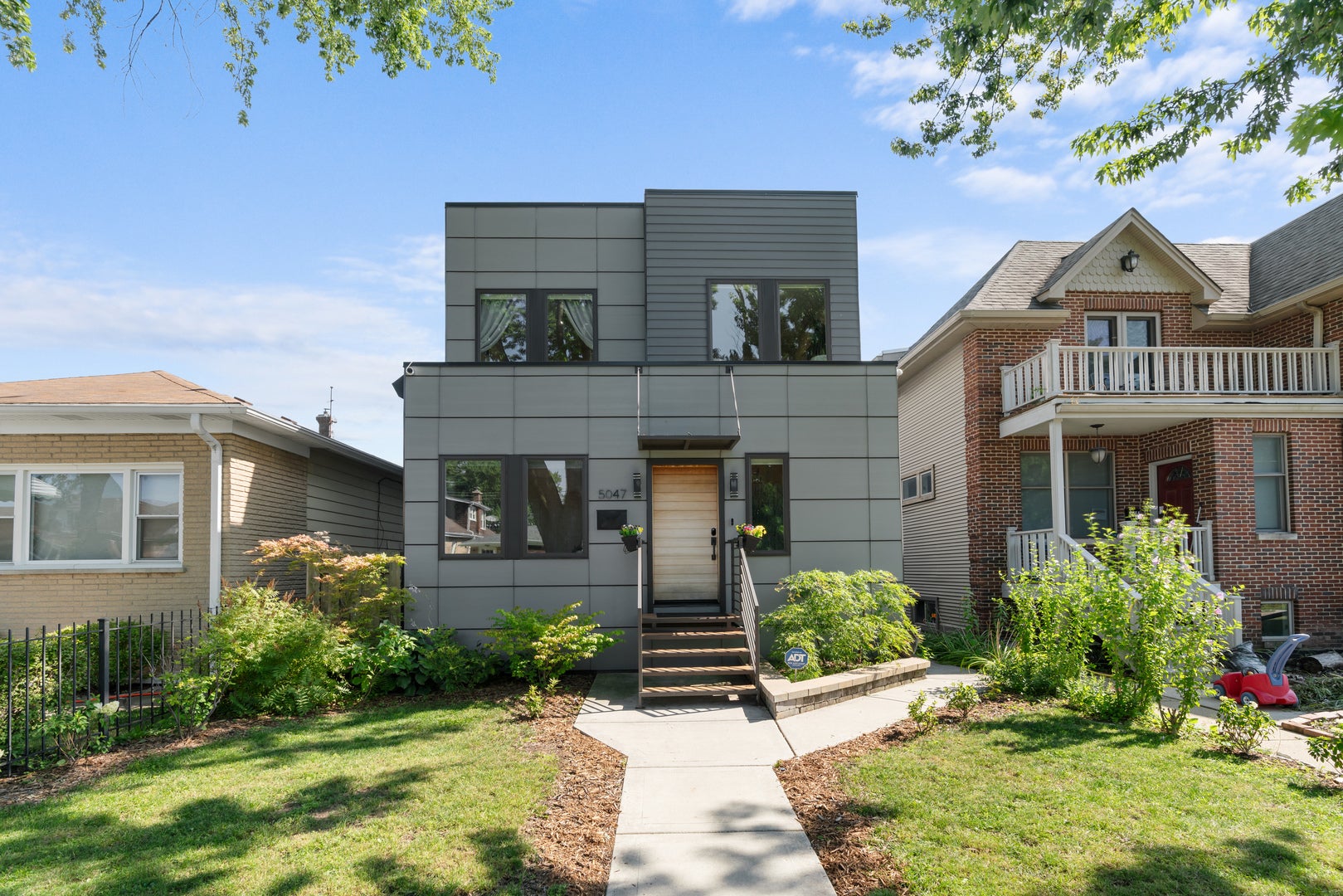 5047 W Winnemac Avenue — photo