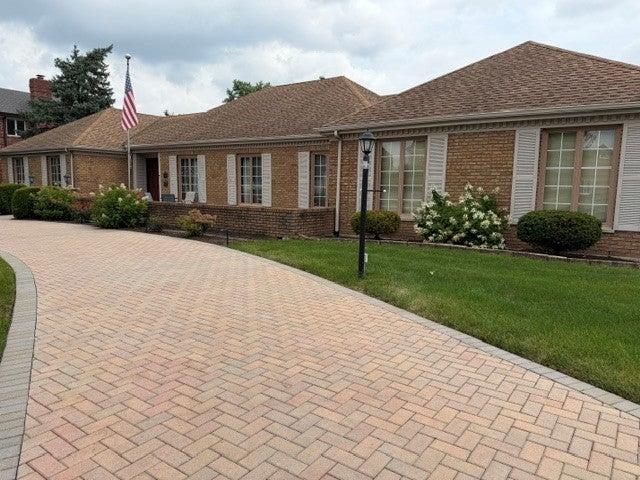 8283 lake ridge dr, BURR RIDGE IL 60527 — photo 2