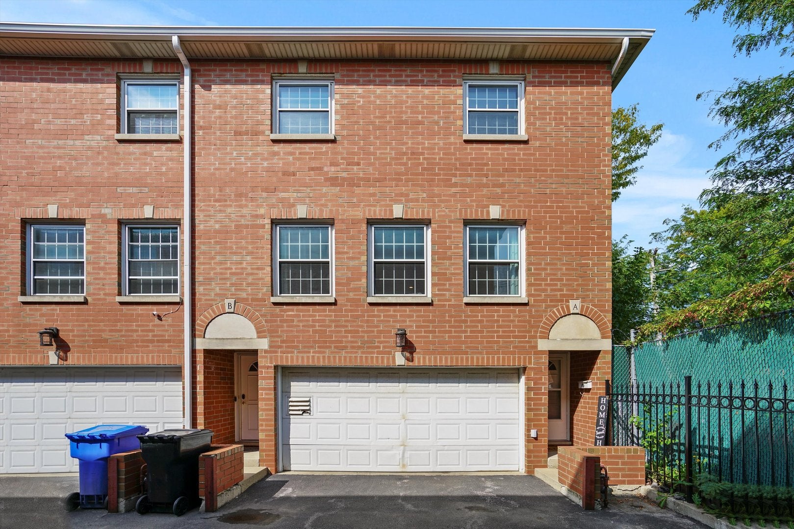 Home in Chicago, IL 60629 — photo 2
