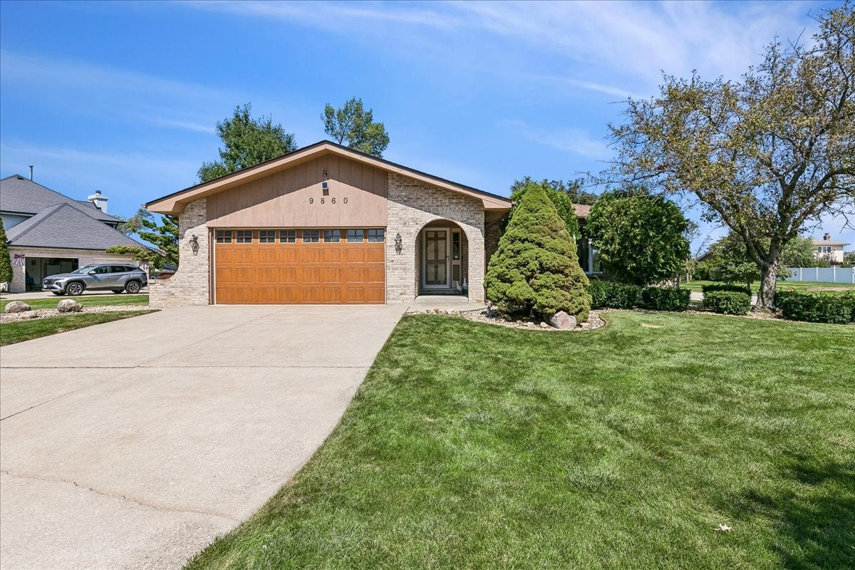 9860 Cambridge Drive — photo