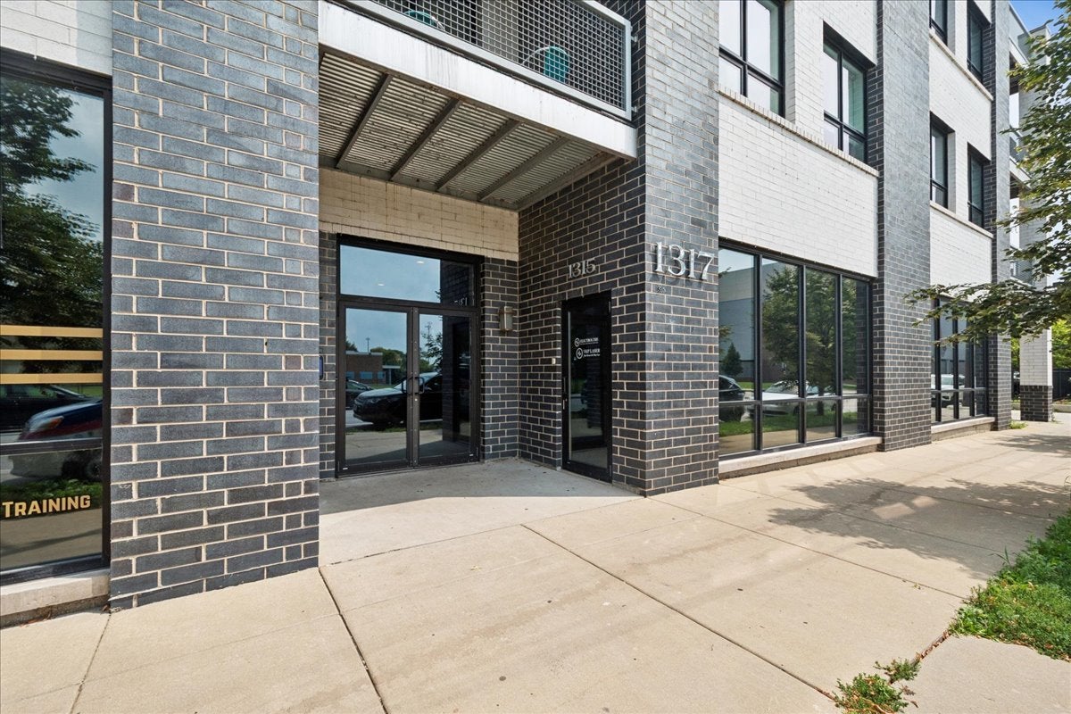 1317 N Larrabee Street 401 — photo
