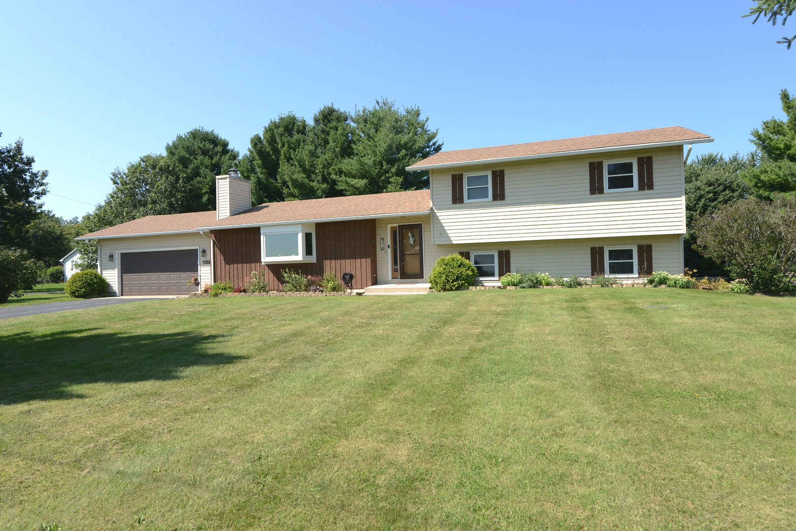 6715 S Oak Grove Road — photo