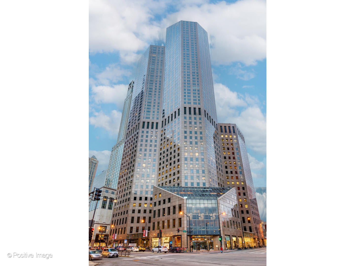 950 N Michigan Avenue 2305 — photo