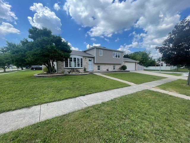 793 Six Pines Drive — photo