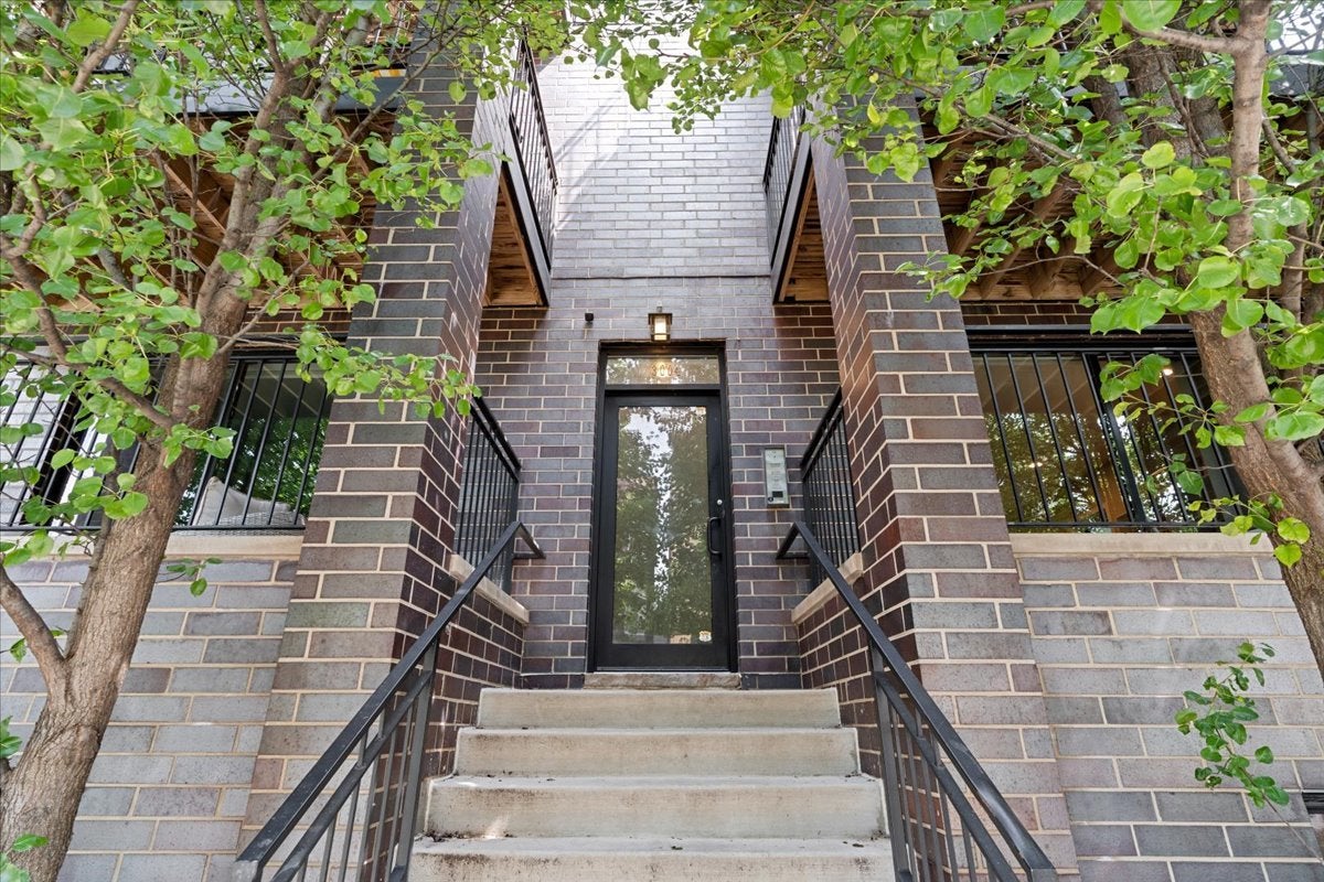 3004 W Lyndale Street 1E — photo