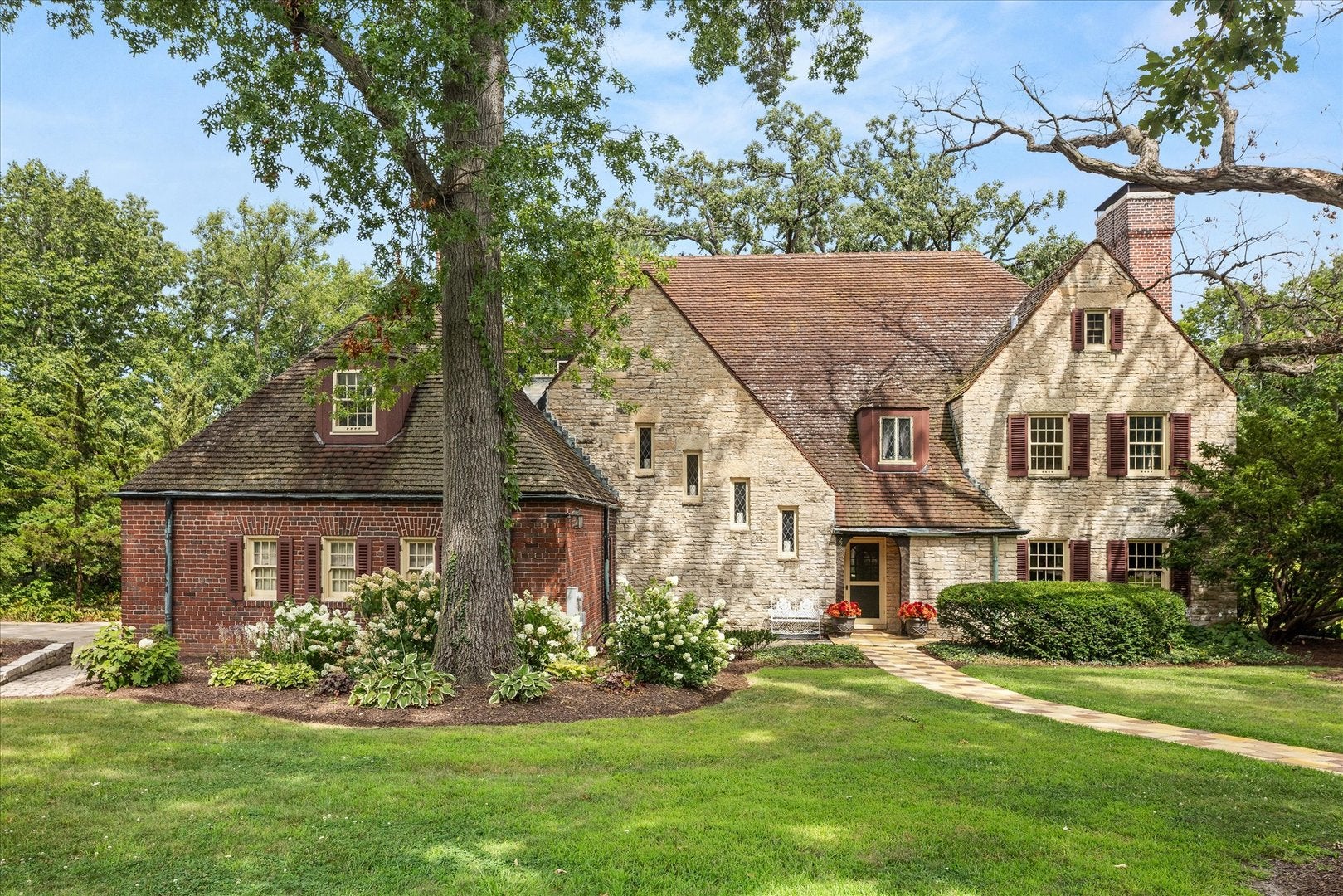 2221 Twin Oak Road — photo