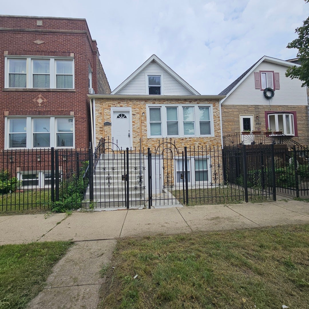 4914 W Congress Parkway — photo