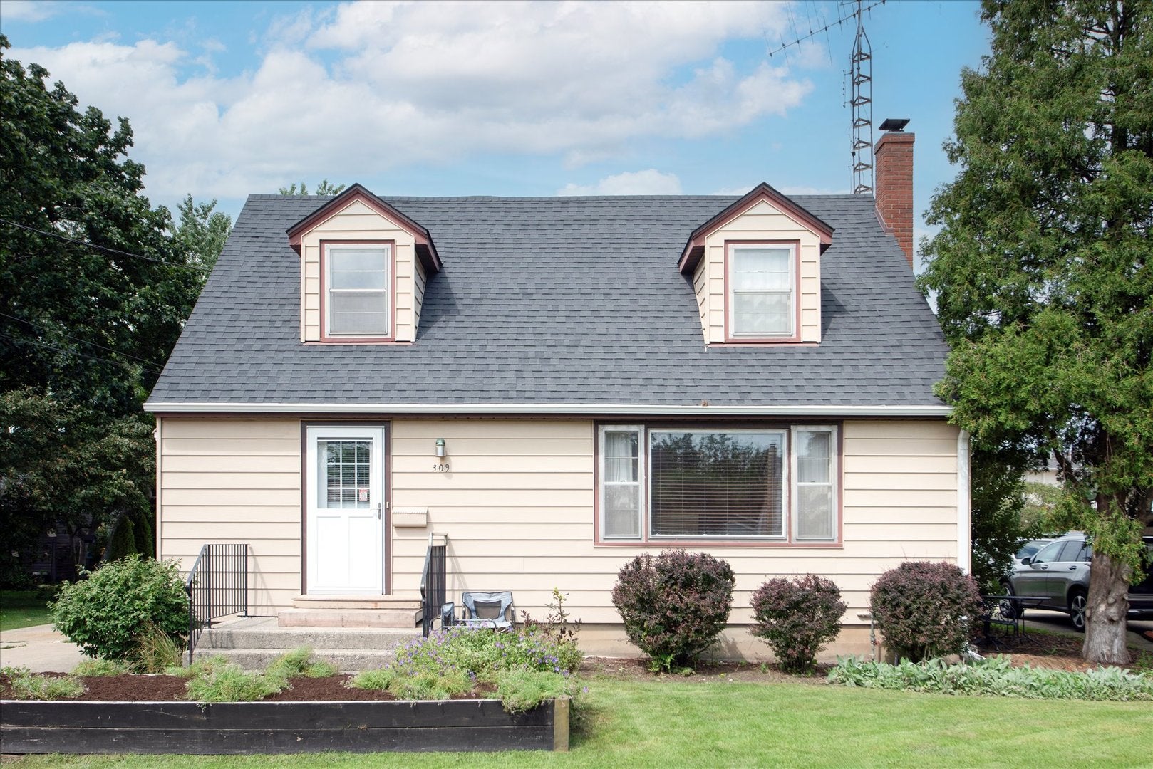 309 E Sunset Place — photo