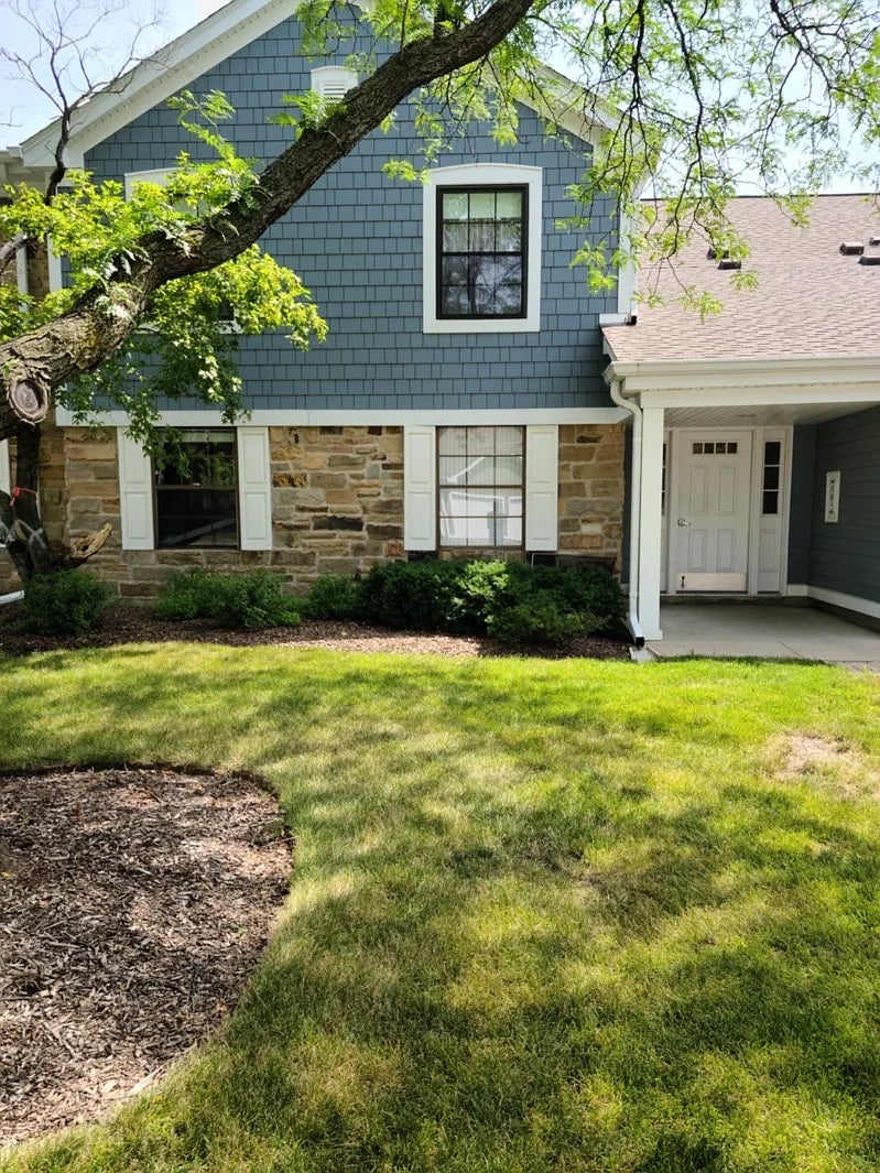 221 Hawthorne Court C1 — photo